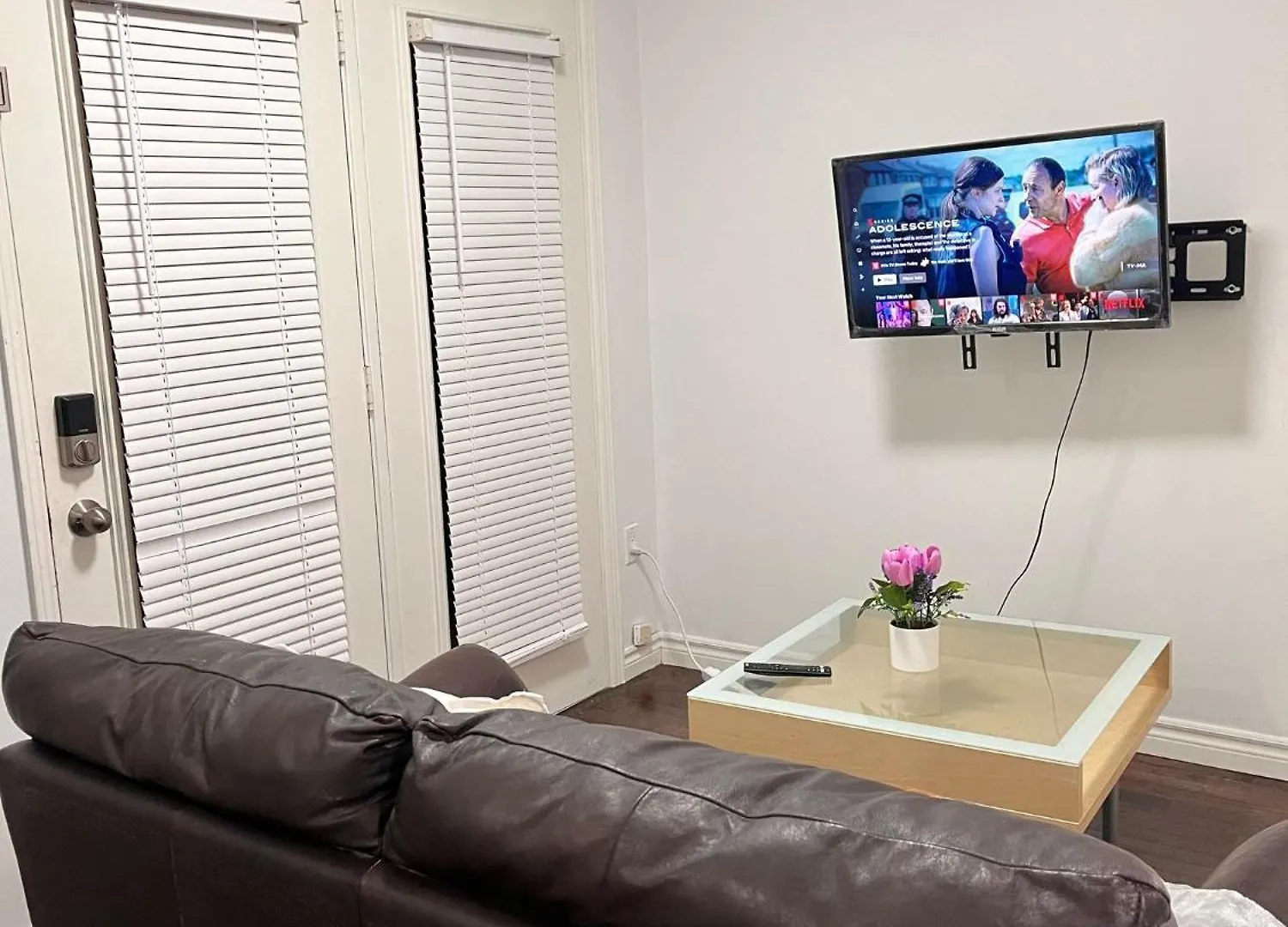 1St Floor Separate Entrance Bachelor-Studio Apartment Near Hamilton Airport, Mohawk College, St Josephs Hospital 0*,  Canada