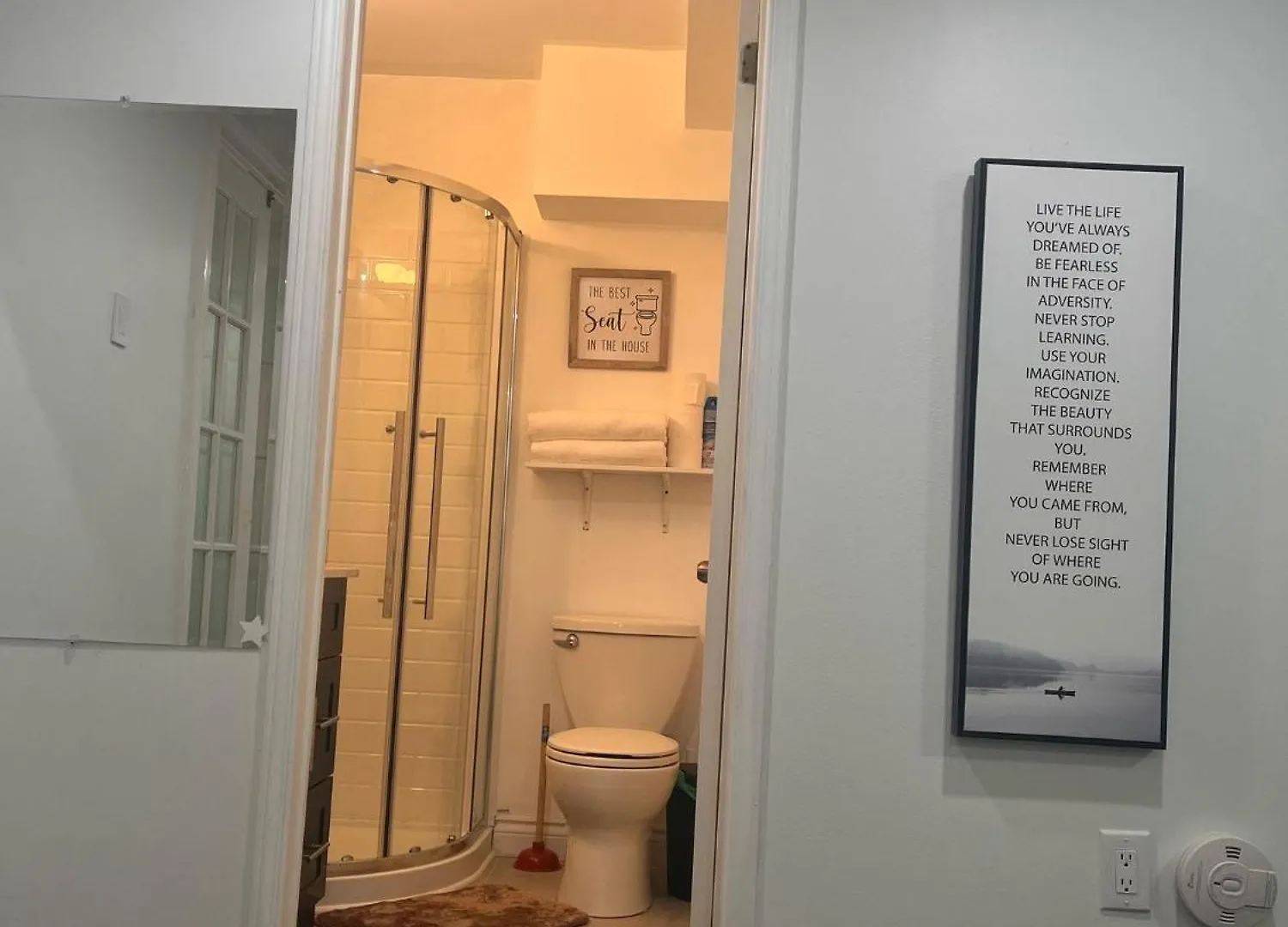 1St Floor Separate Entrance Bachelor-Studio Apartment Near Hamilton Airport, Mohawk College, St Josephs Hospital