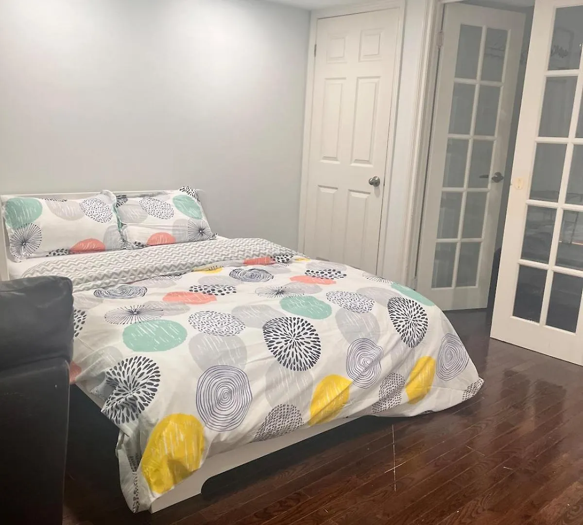 1St Floor Separate Entrance Bachelor-Studio Apartment Near Hamilton Airport, Mohawk College, St Josephs Hospital
