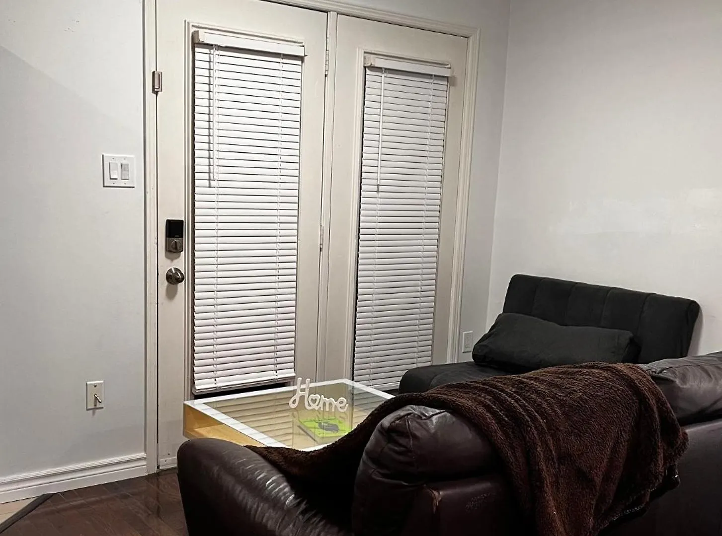 1St Floor Separate Entrance Bachelor-Studio Apartment Near Hamilton Airport, Mohawk College, St Josephs Hospital Canada