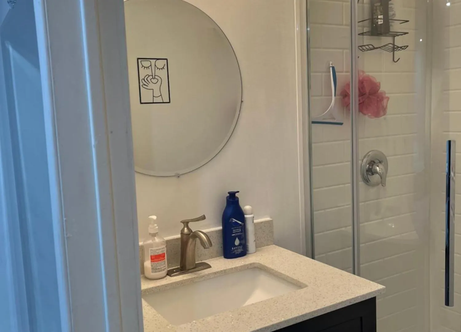 1St Floor Separate Entrance Bachelor-Studio Apartment Near Hamilton Airport, Mohawk College, St Josephs Hospital