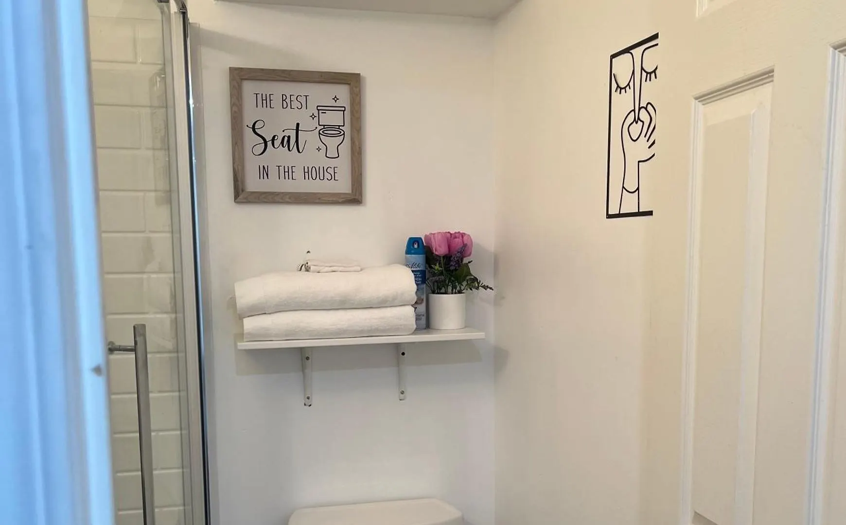 1St Floor Separate Entrance Bachelor-Studio Apartment Near Hamilton Airport, Mohawk College, St Josephs Hospital Canada